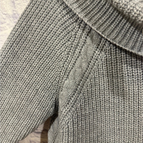 NWT Forever21 Grey Sweater - Picture 3 of 4